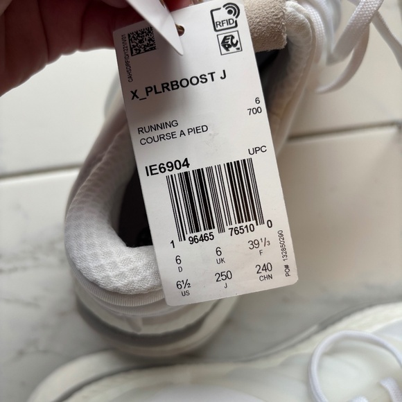 Bnwt adidas unisex sneakers - Picture 3 of 3